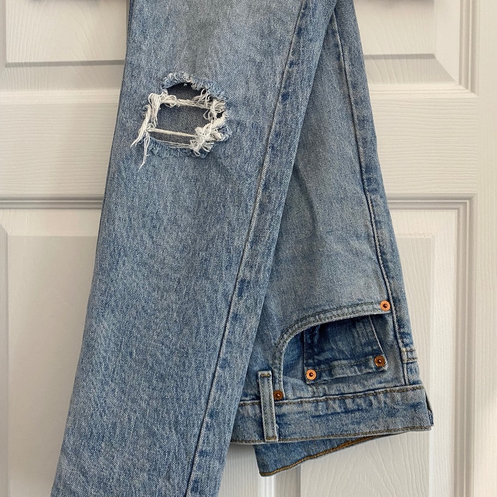 Women’s Straight Leg Levi Jeans